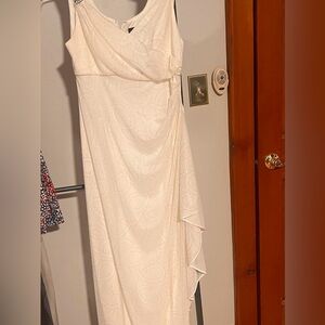 Elegant White Sleeveless Dress